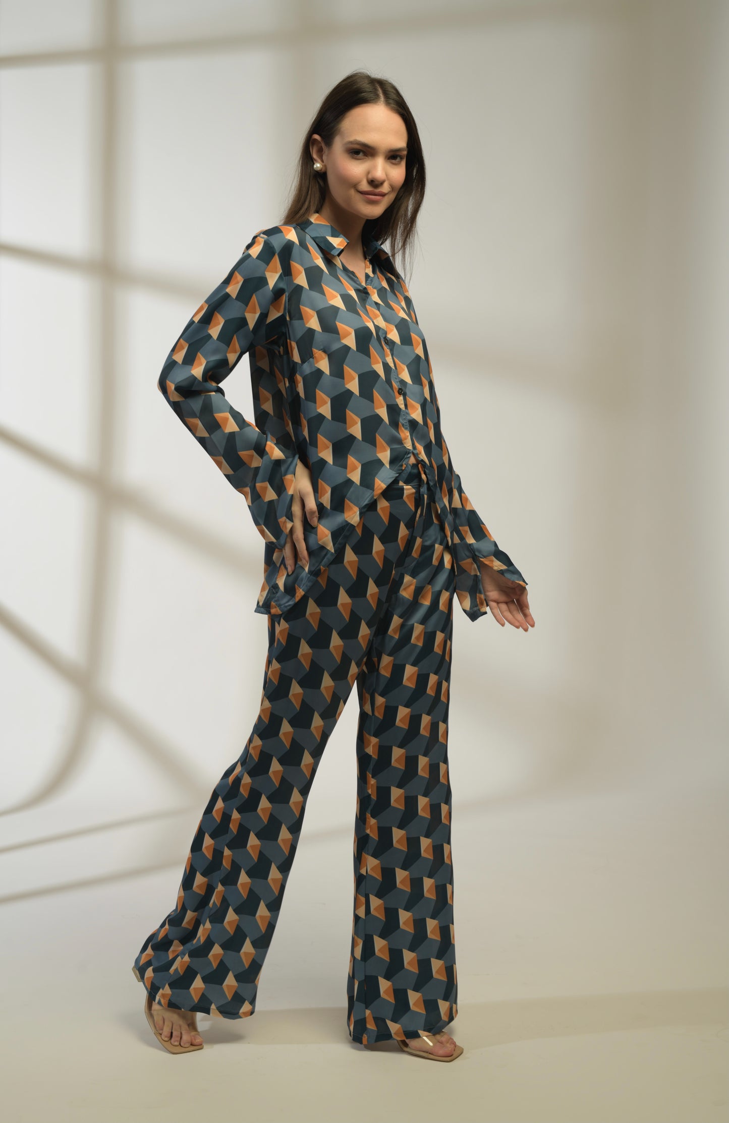 Bella Asymmetric Hem Shirt with open Cuff and Pants in Printed Viscose Crepe - Set of 2
